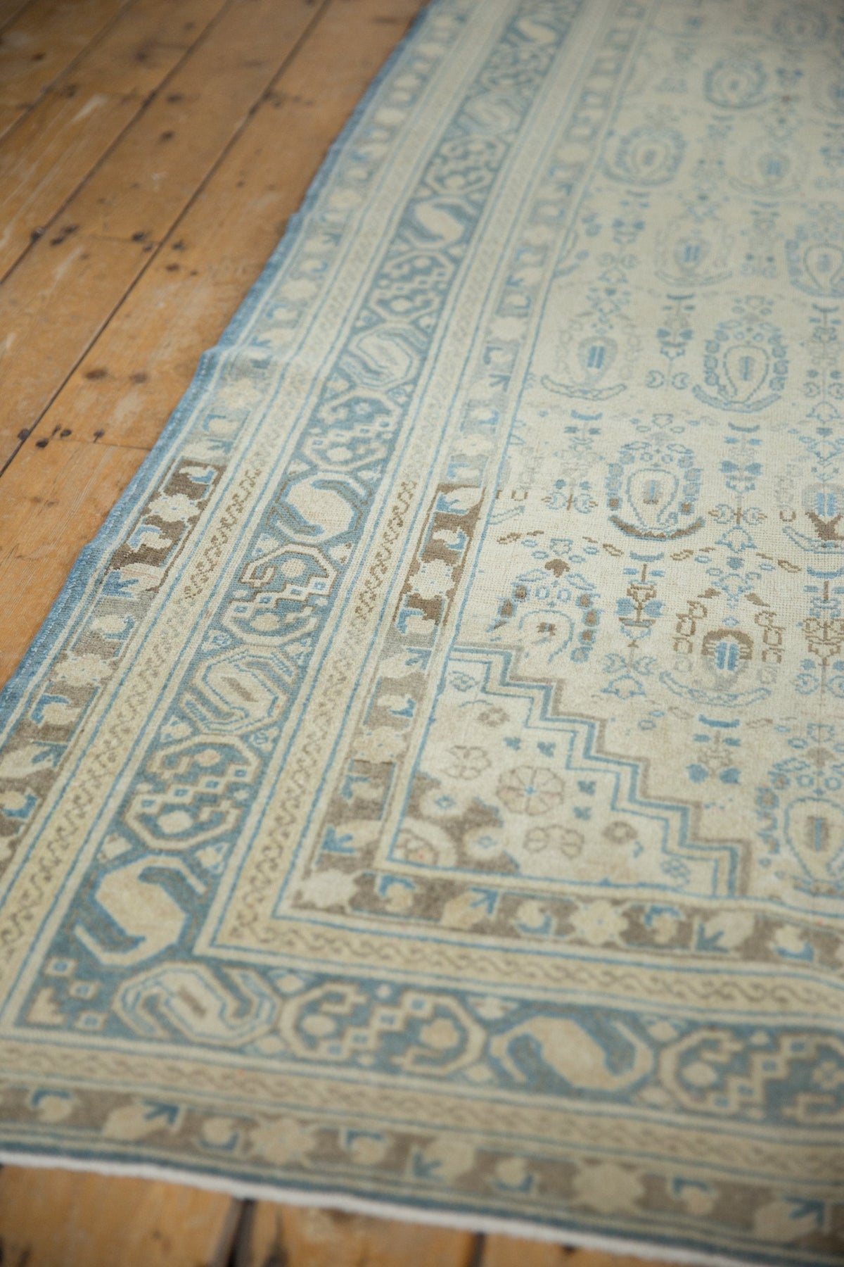 5x8.5 Vintage Distressed Sivas Carpet