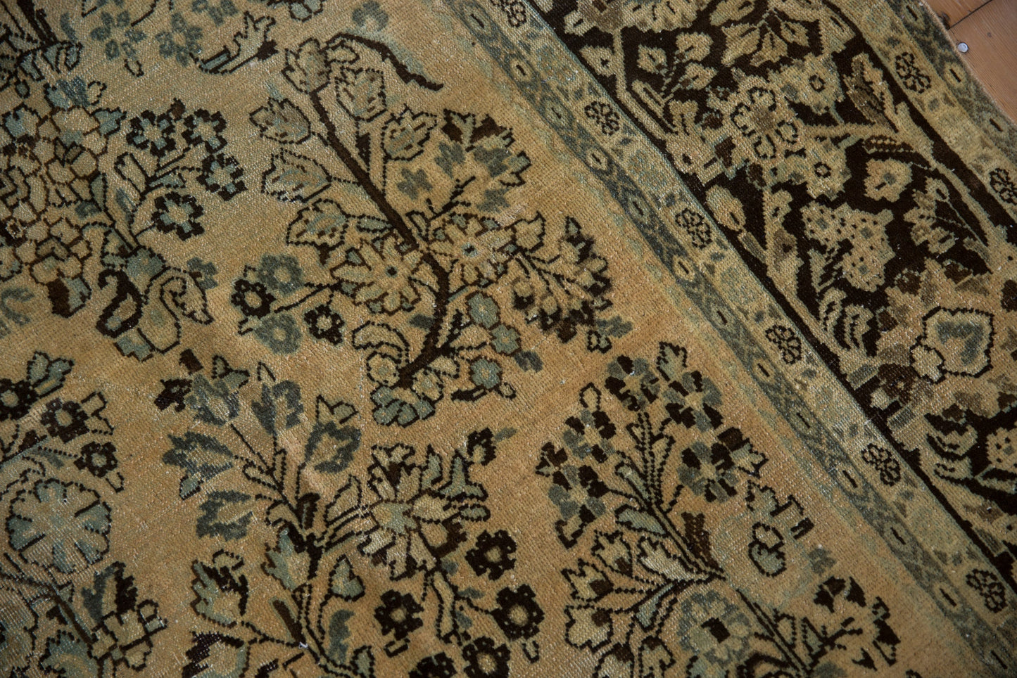 8.5x11.5 Vintage Distressed Arak Carpet
