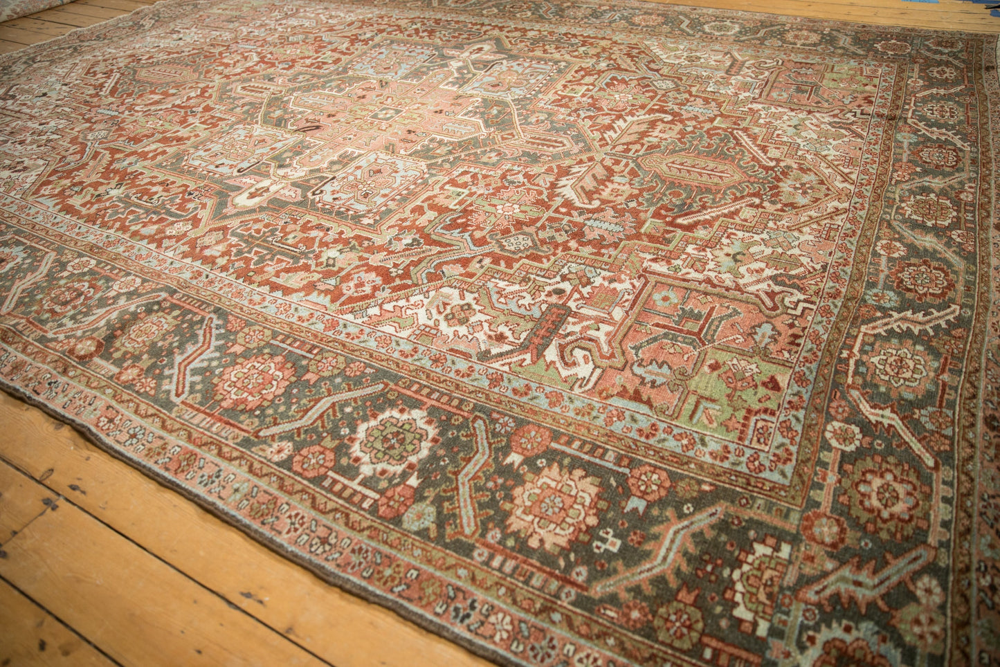 9.5x12.5 Vintage Distressed Heriz Carpet