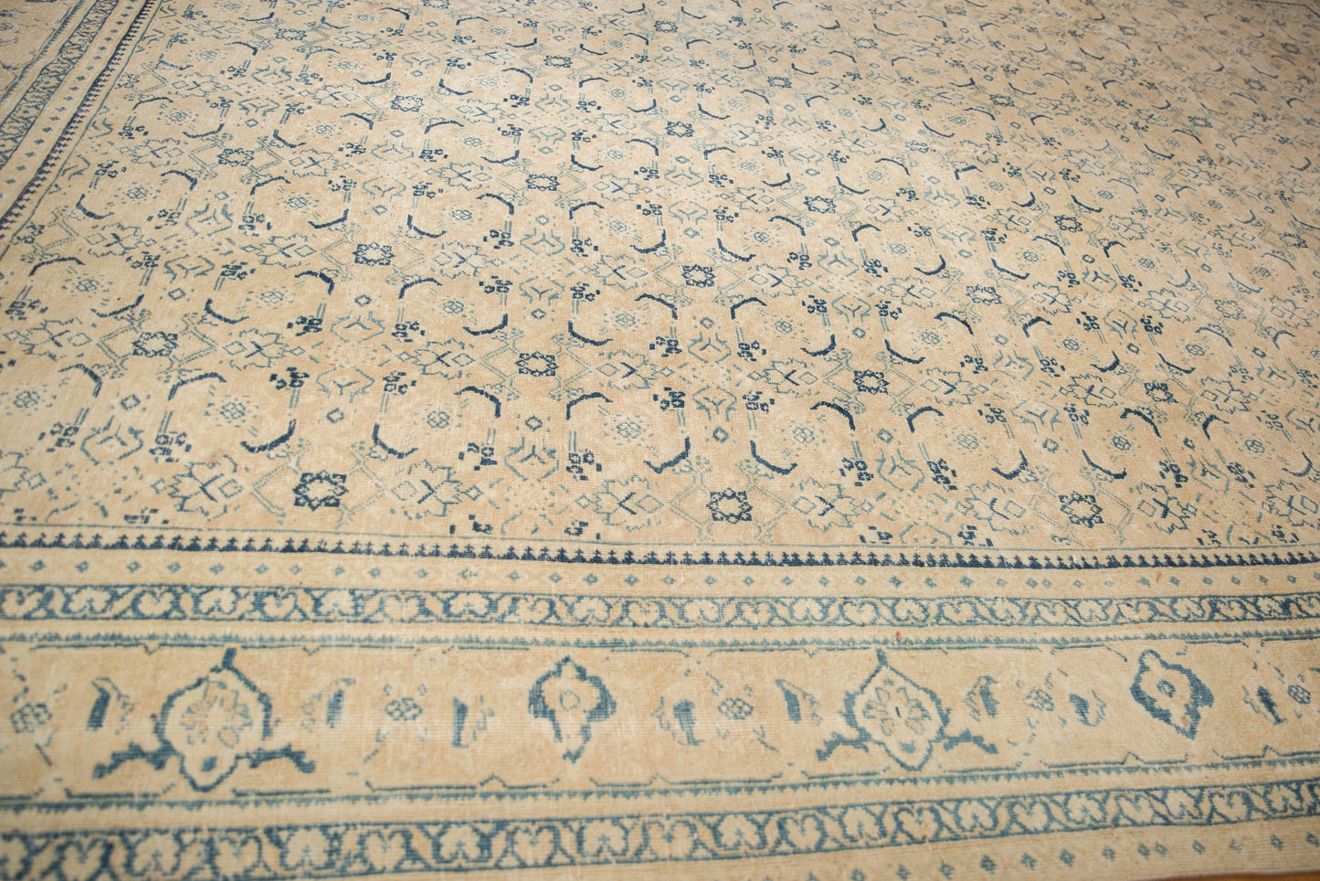 10x13.5 Vintage Distressed Mahal Carpet