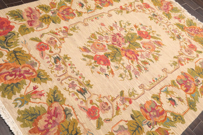 5'6" x 7'6" Hand Knotted Wool Reversible Floral Area Rug Beige