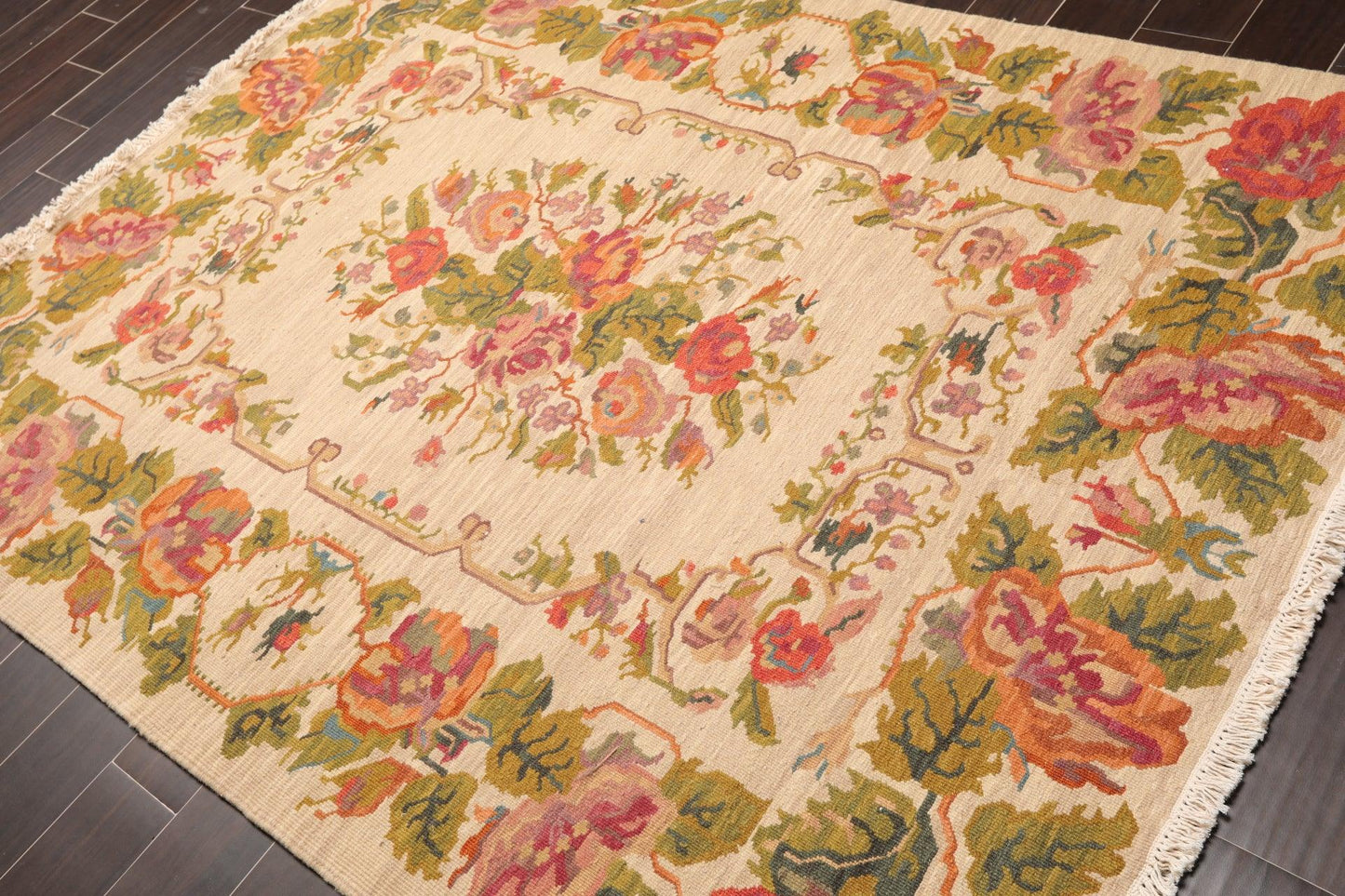 5'6" x 7'6" Hand Knotted Wool Reversible Floral Area Rug Beige