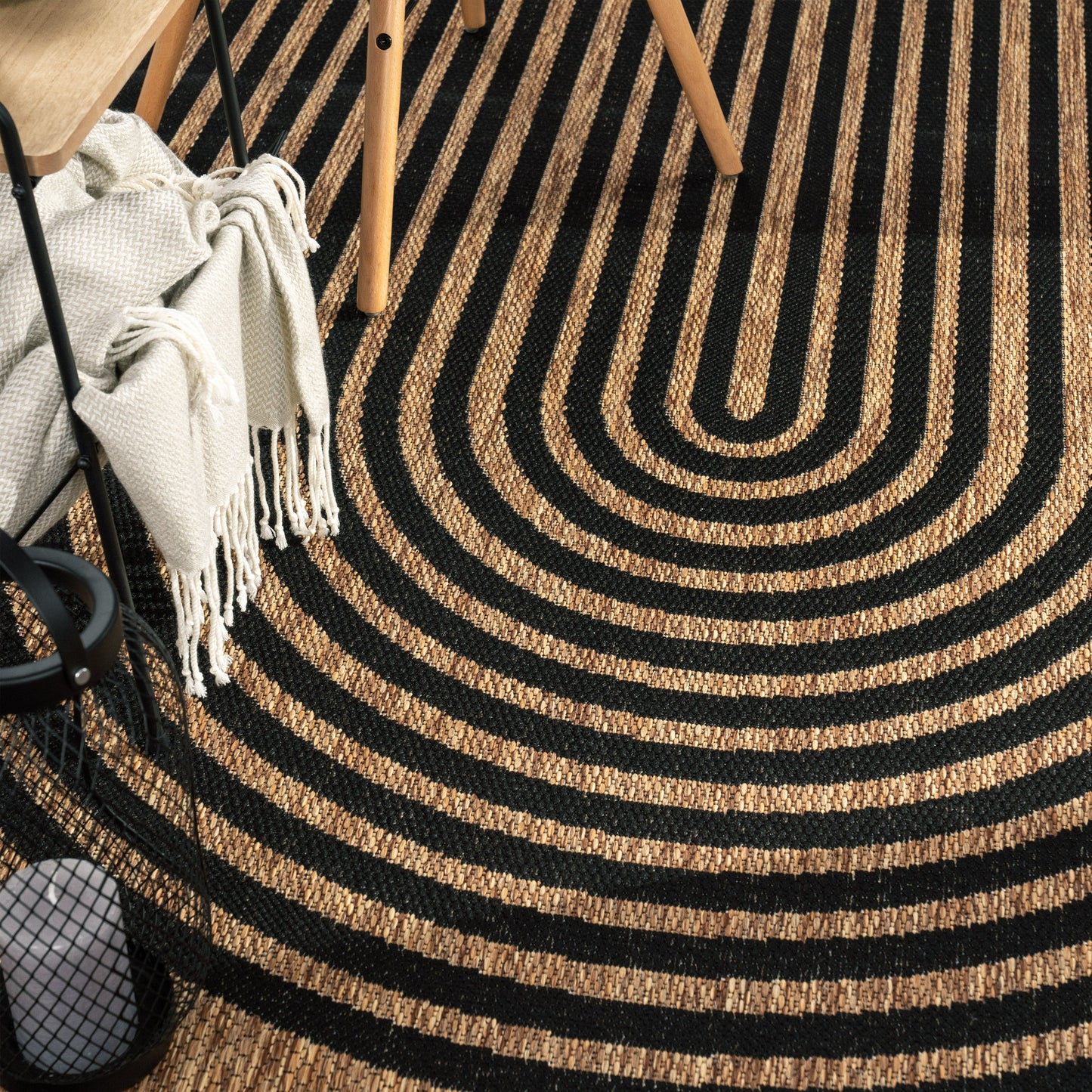In- & Outdoor Rug Captera with Minimalistic Line Pattern in Nature Beige