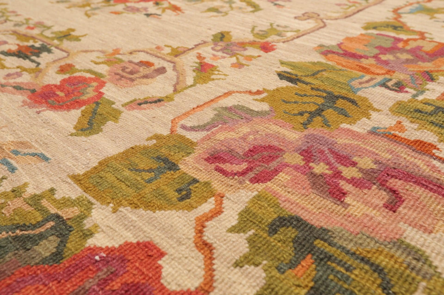 5'6" x 7'6" Hand Knotted Wool Reversible Floral Area Rug Beige